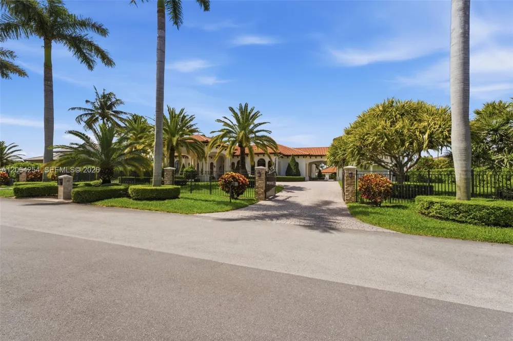 10181 NW 131st St Hialeah Gardens, FL 33018