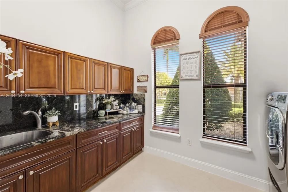 10181 NW 131st St Hialeah Gardens, FL 33018
