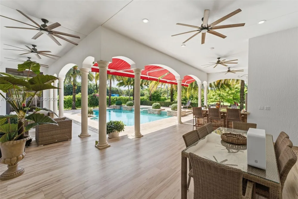 10181 NW 131st St Hialeah Gardens, FL 33018