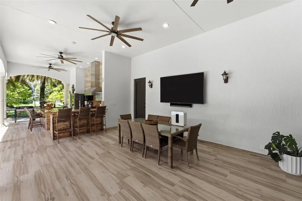10181 NW 131st St Hialeah Gardens, FL 33018