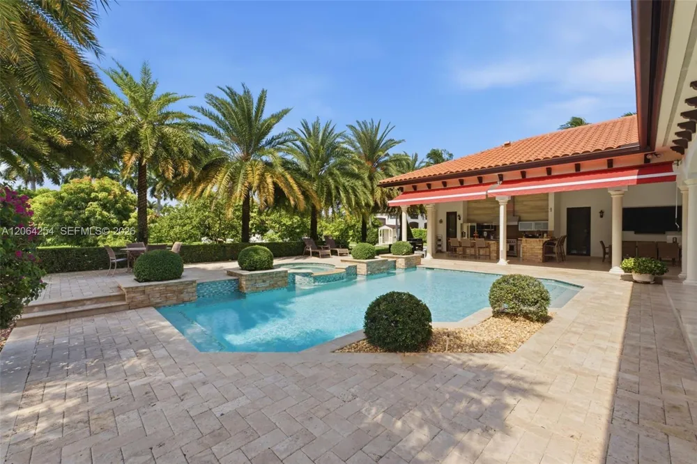 10181 NW 131st St Hialeah Gardens, FL 33018