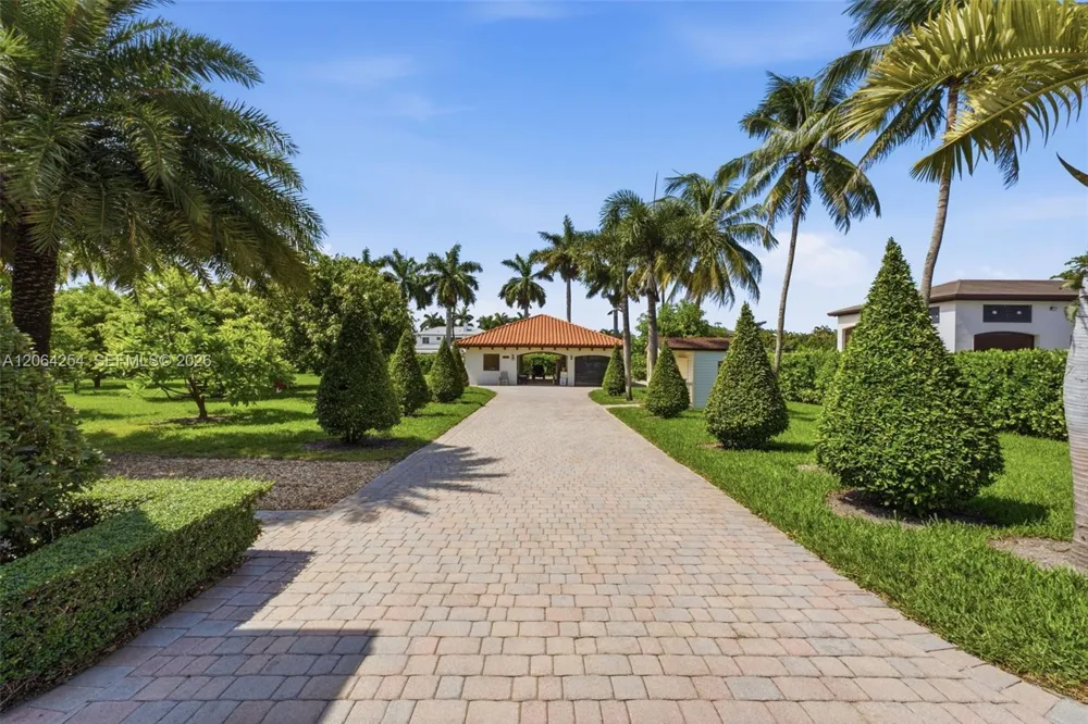 10181 NW 131st St Hialeah Gardens, FL 33018