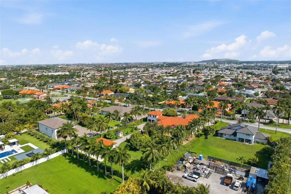10181 NW 131st St Hialeah Gardens, FL 33018