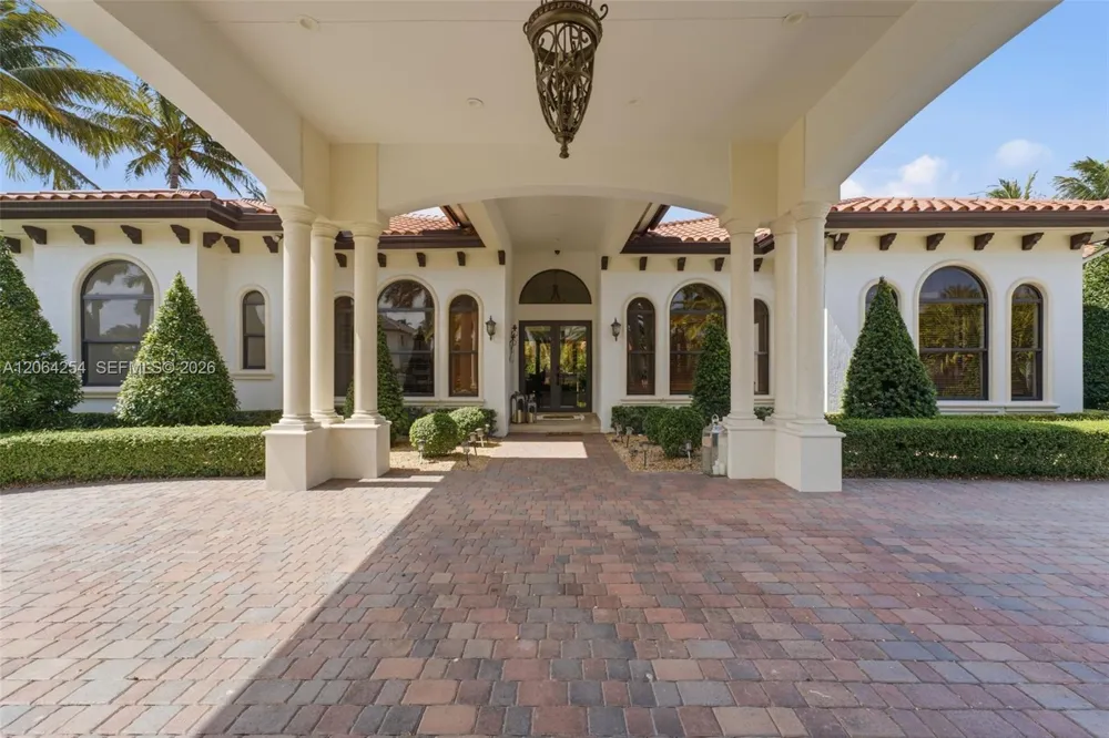 10181 NW 131st St Hialeah Gardens, FL 33018