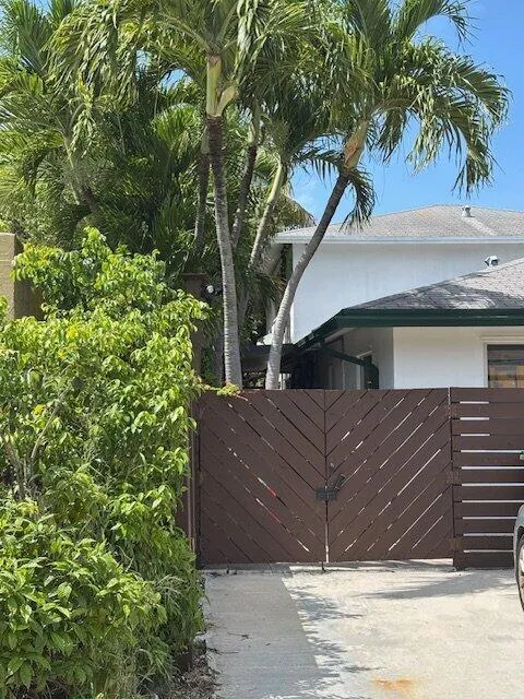 1637 NE 5TH STREET #2