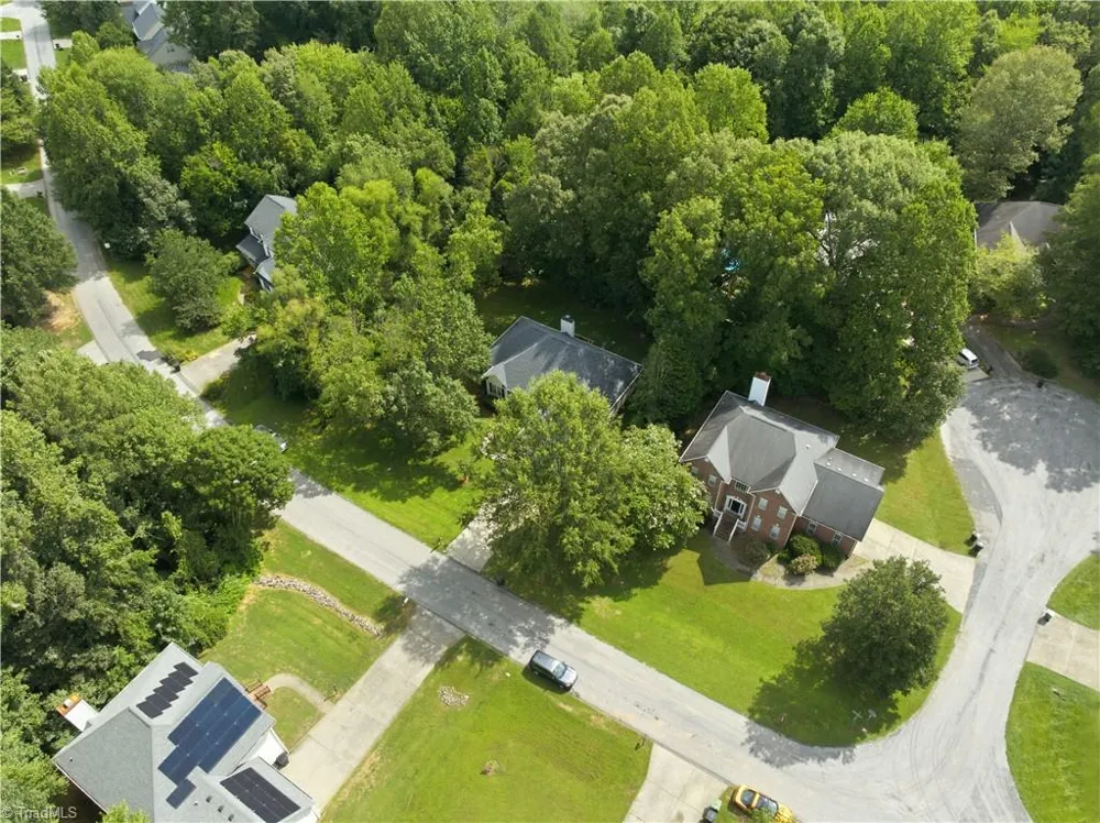 6025 Habersham Drive Kernersville, NC 27284