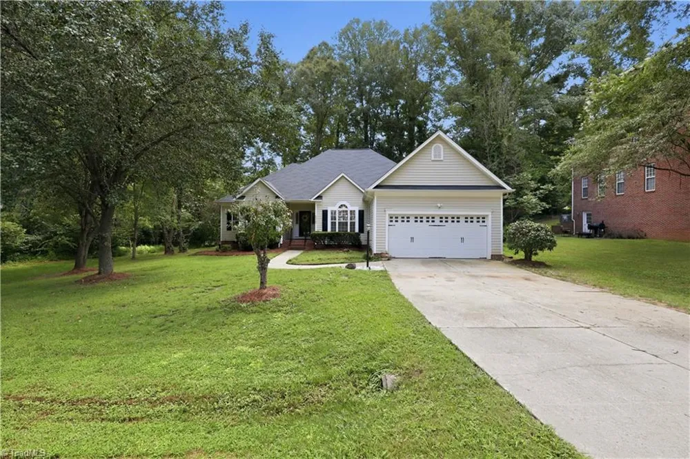 6025 Habersham Drive Kernersville, NC 27284