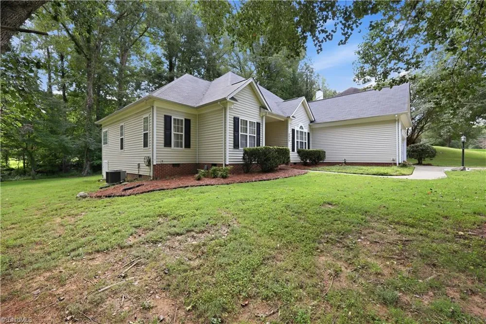 6025 Habersham Drive Kernersville, NC 27284