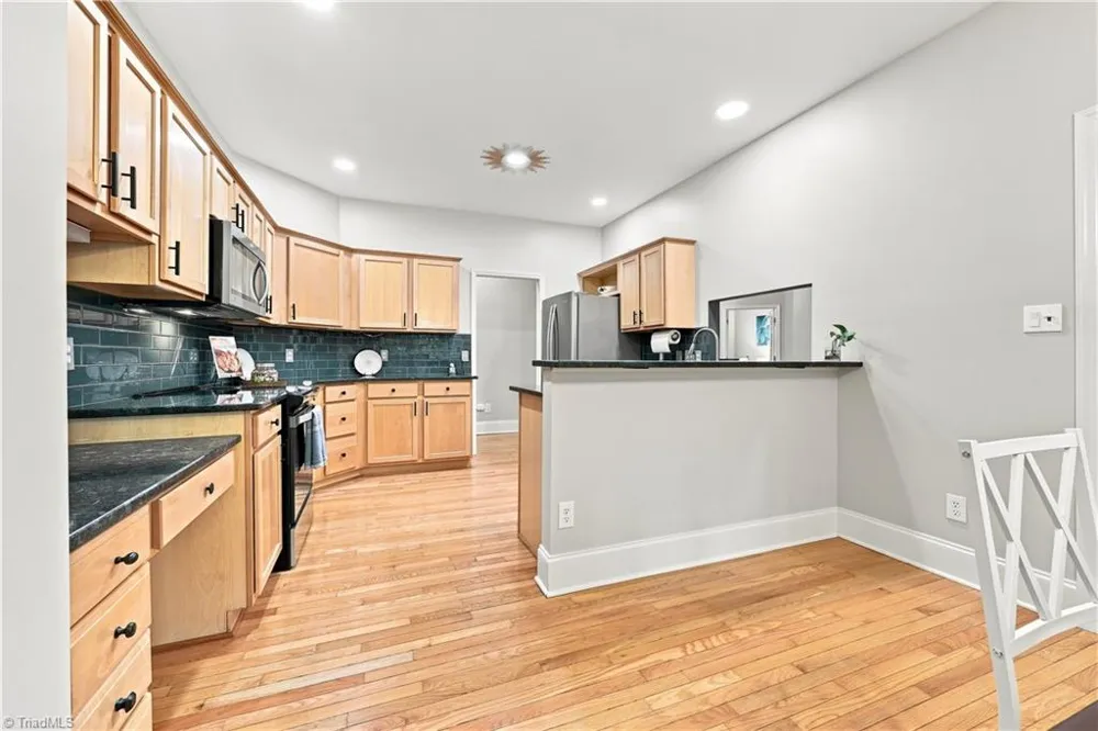 6025 Habersham Drive Kernersville, NC 27284