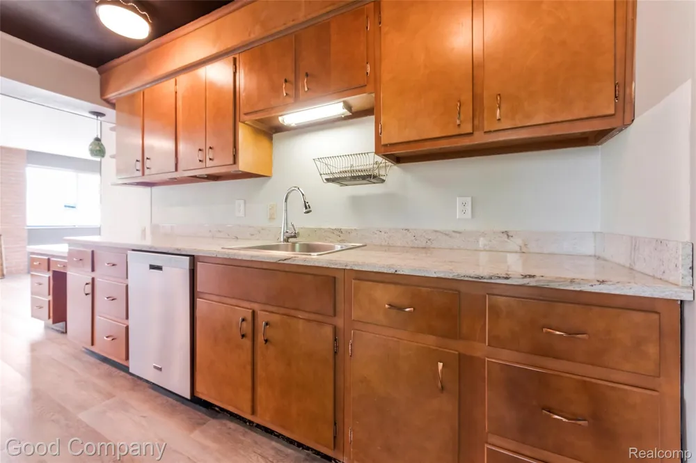 836 W Silver Lake Road Fenton City, MI 48430