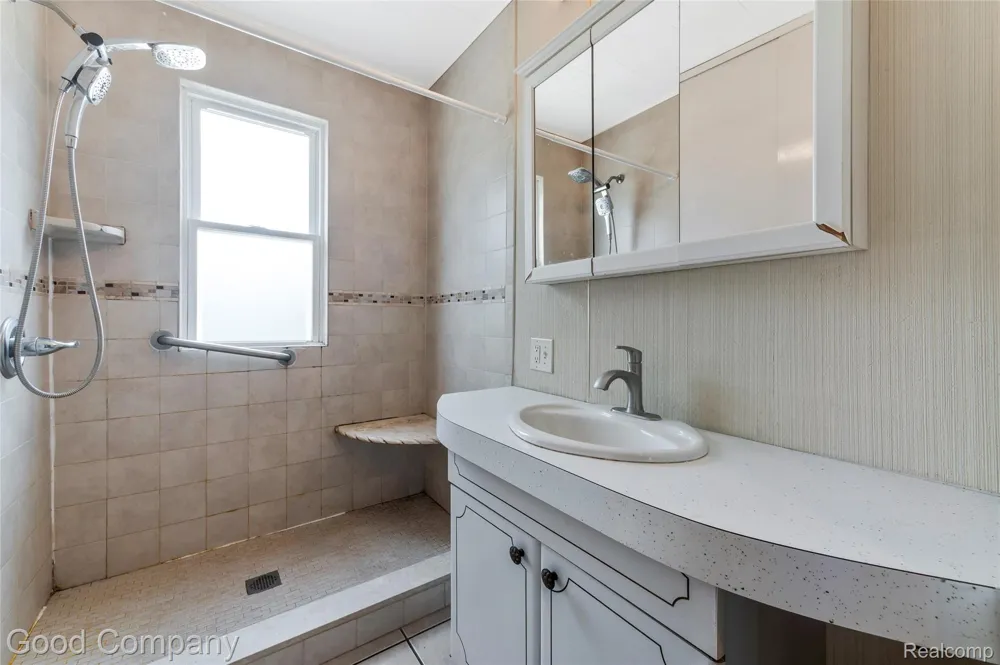 836 W Silver Lake Road Fenton City, MI 48430