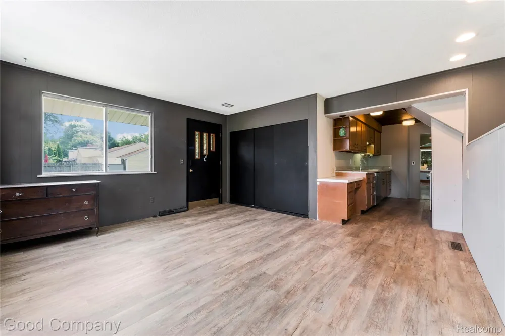 836 W Silver Lake Road Fenton City, MI 48430