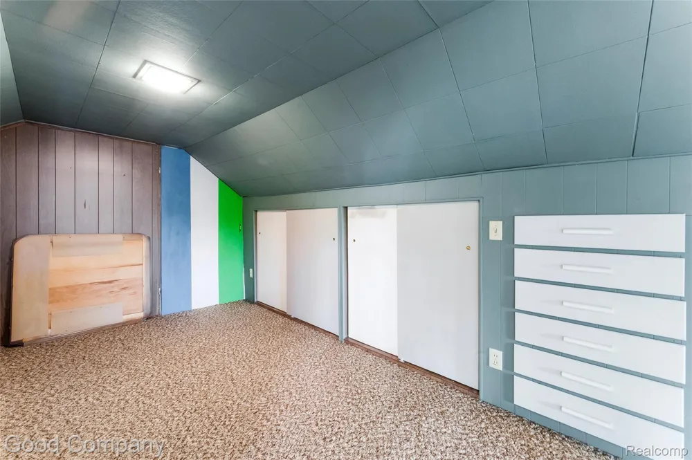 836 W Silver Lake Road Fenton City, MI 48430