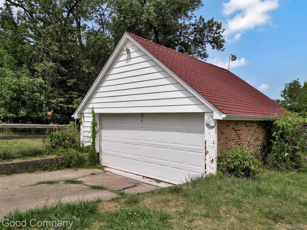 836 W Silver Lake Road Fenton City, MI 48430