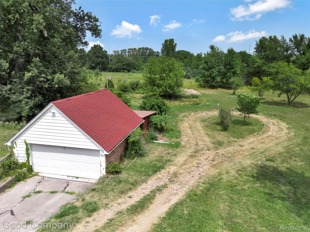 836 W Silver Lake Road Fenton City, MI 48430