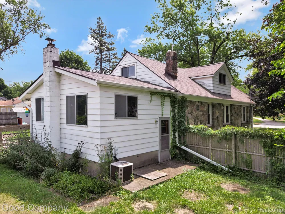 836 W Silver Lake Road Fenton City, MI 48430