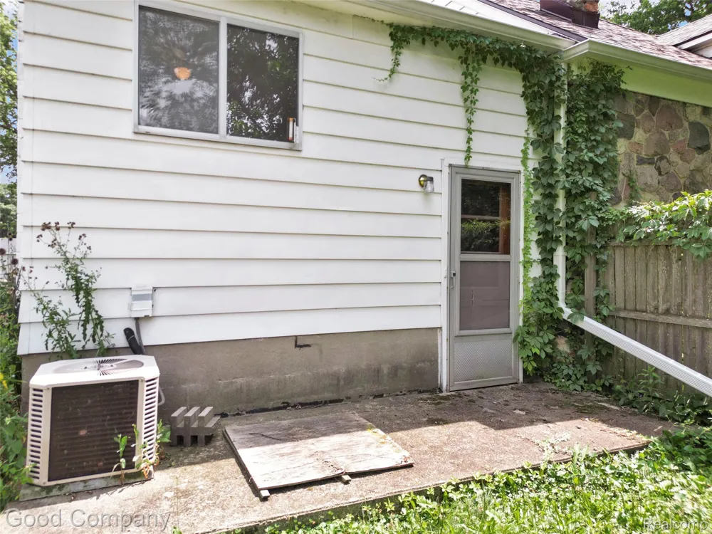 836 W Silver Lake Road Fenton City, MI 48430