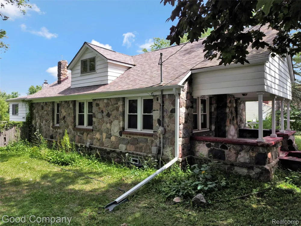 836 W Silver Lake Road Fenton City, MI 48430