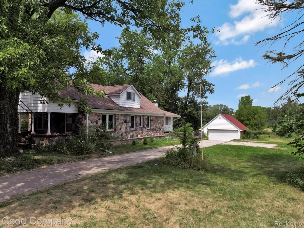 836 W Silver Lake Road Fenton City, MI 48430