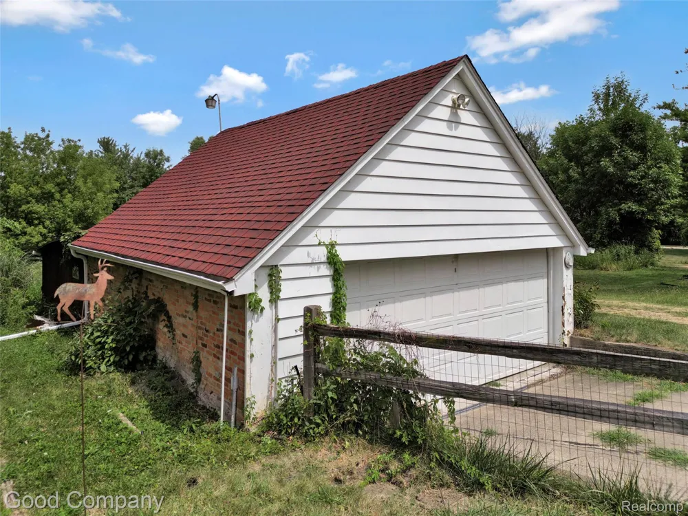 836 W Silver Lake Road Fenton City, MI 48430
