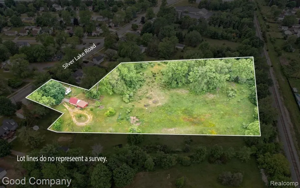 836 W Silver Lake Road Fenton City, MI 48430