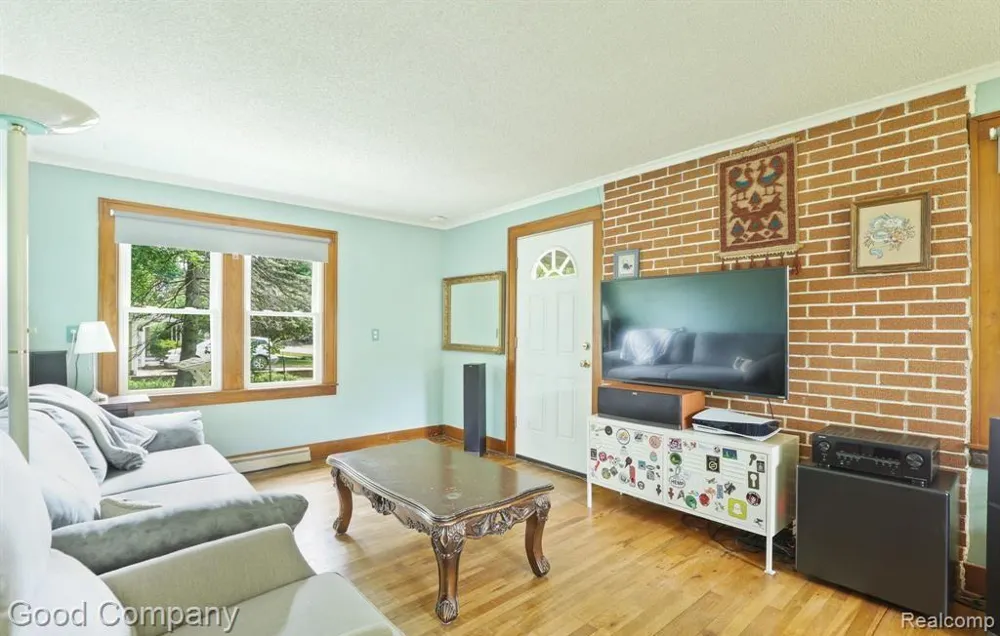 836 W Silver Lake Road Fenton City, MI 48430
