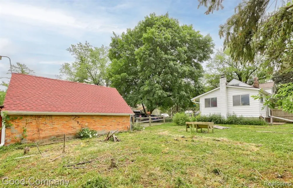 836 W Silver Lake Road Fenton City, MI 48430