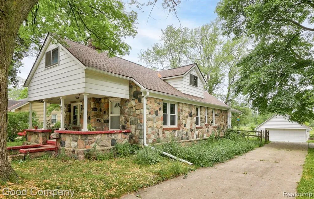 836 W Silver Lake Road Fenton City, MI 48430
