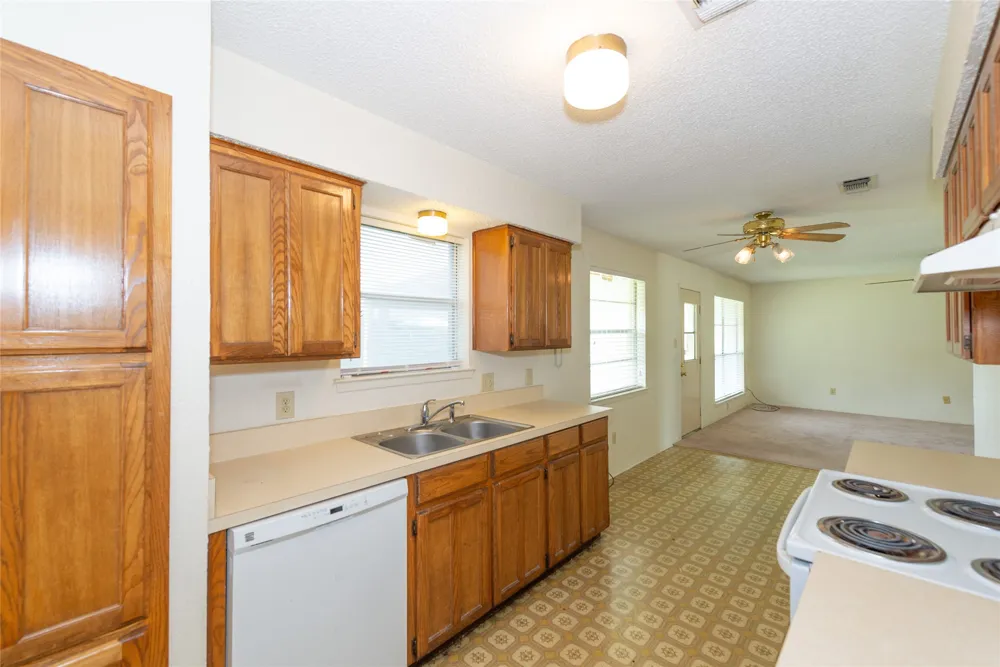 6412 Rebecca Lane Watauga, TX 76148