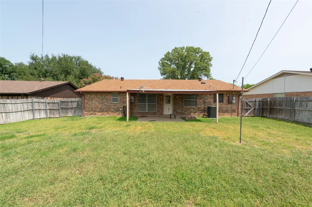 6412 Rebecca Lane Watauga, TX 76148