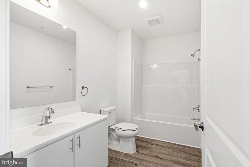 915 BROAD STREET #611 Philadelphia, PA 19123