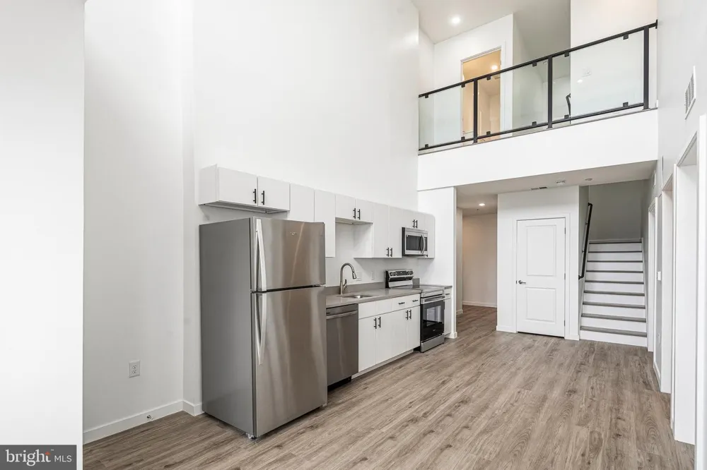 915 BROAD STREET #611 Philadelphia, PA 19123