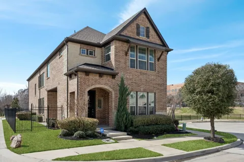 648 Courtyard Lane