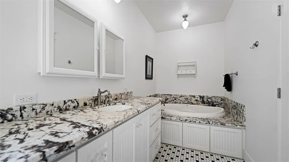 5 Providence Road Calvert, TX 77837