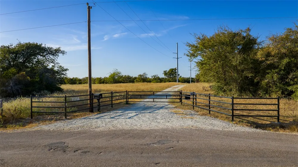 5 Providence Road Calvert, TX 77837