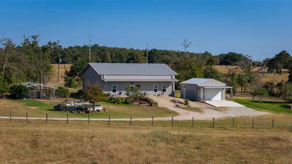 5 Providence Road Calvert, TX 77837