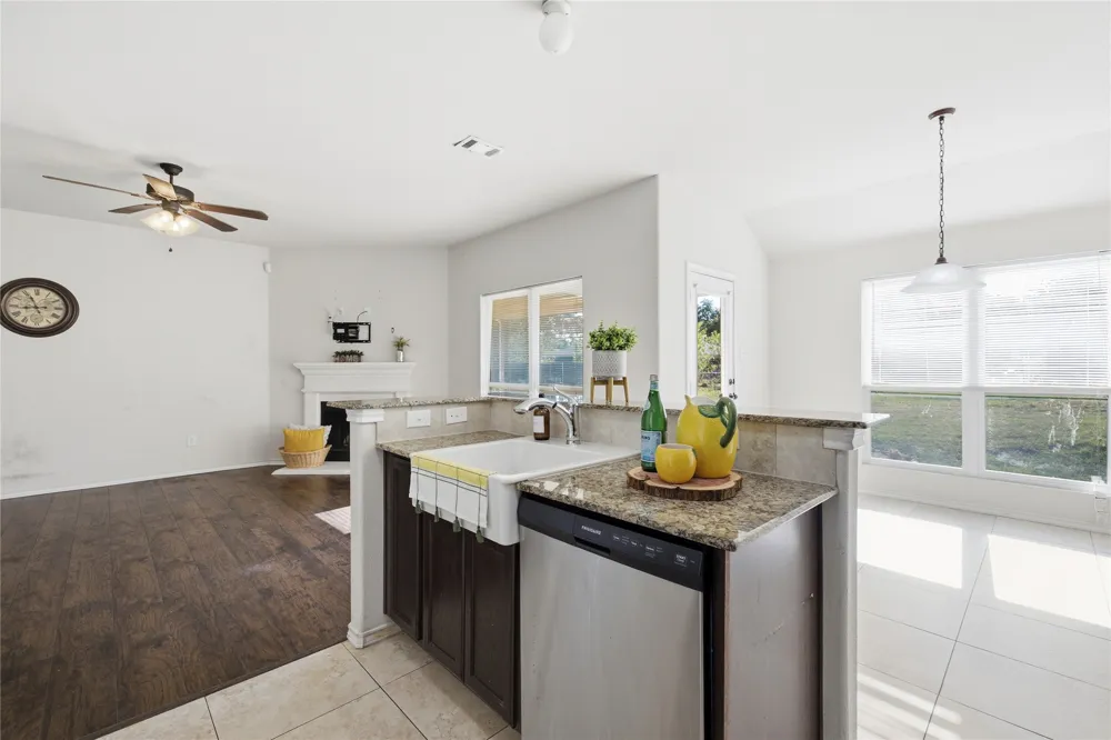 1003 Lakeshore Boulevard Oak Point, TX 75068