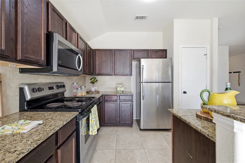 1003 Lakeshore Boulevard Oak Point, TX 75068