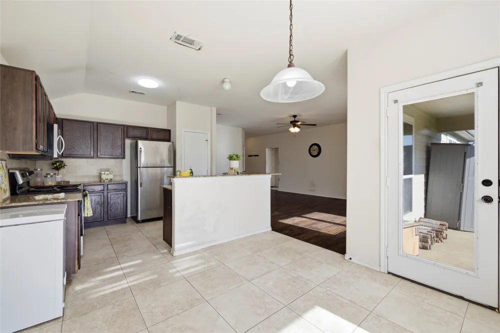 1003 Lakeshore Boulevard Oak Point, TX 75068