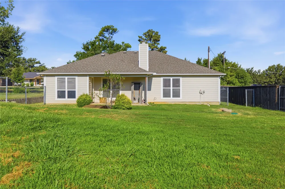 1003 Lakeshore Boulevard Oak Point, TX 75068