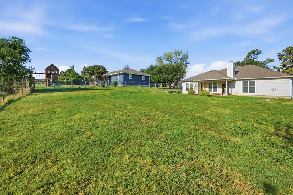 1003 Lakeshore Boulevard Oak Point, TX 75068