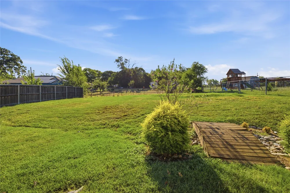 1003 Lakeshore Boulevard Oak Point, TX 75068