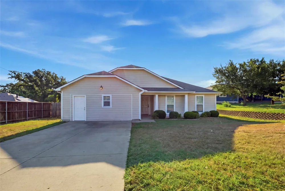 1003 Lakeshore Boulevard Oak Point, TX 75068