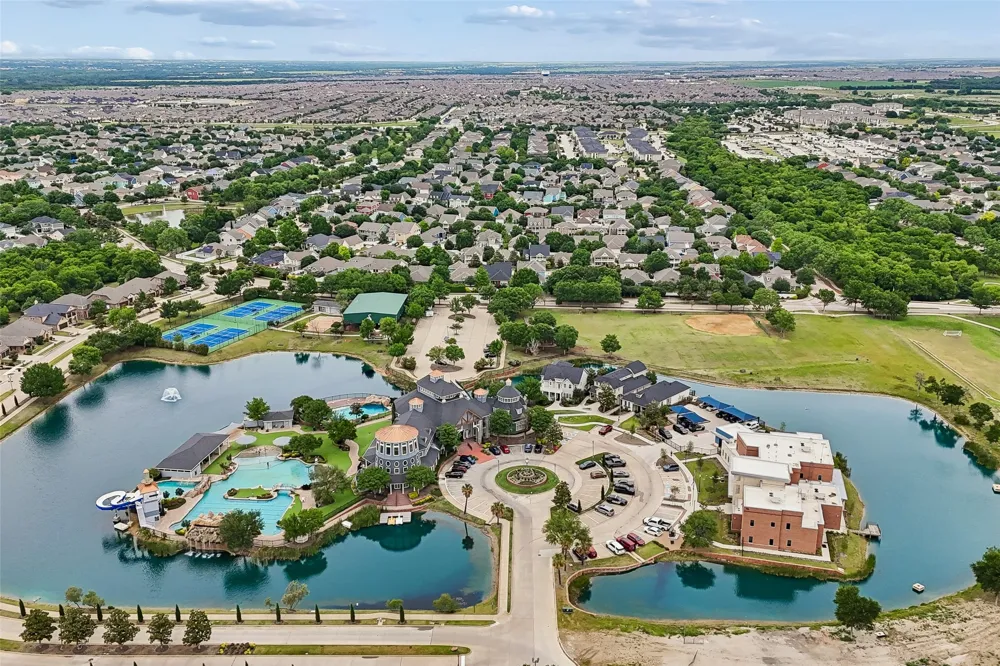 1317 Live Oak Lane Savannah, TX 76227