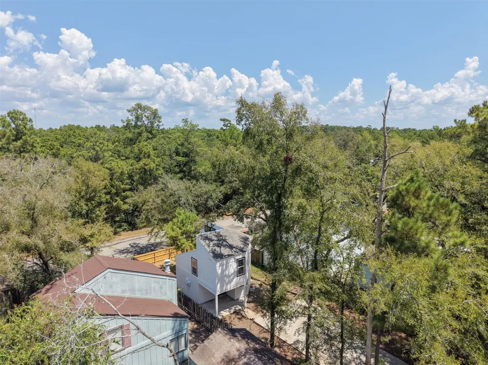 26608 Quail Court Huntsville, TX 77320