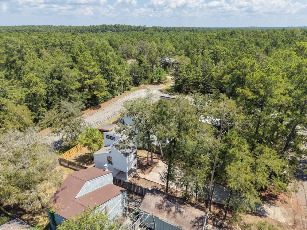 26608 Quail Court Huntsville, TX 77320