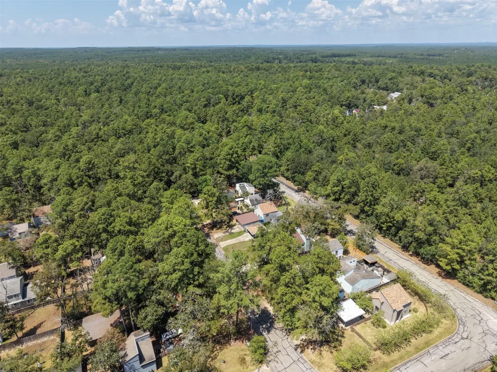 26608 Quail Court Huntsville, TX 77320