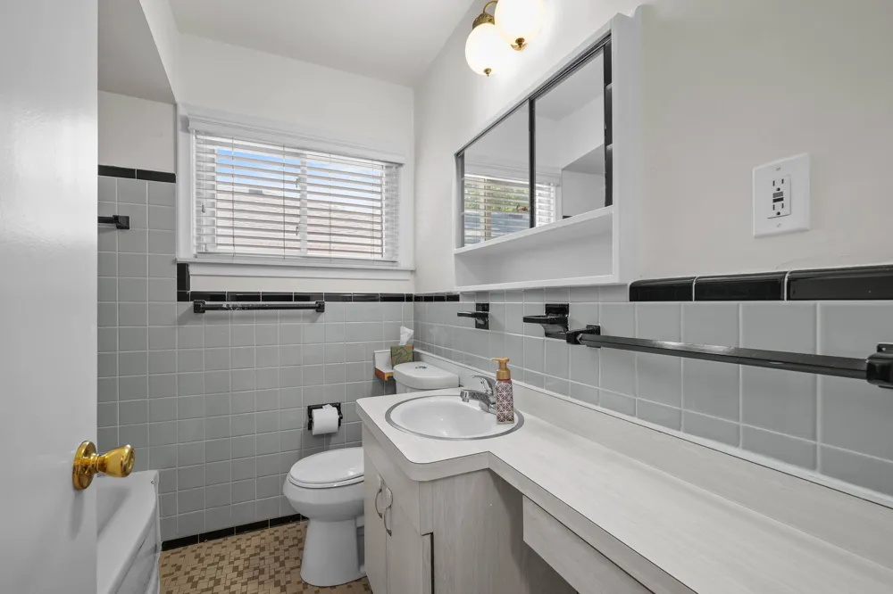 8299 Nightingale Street Dearborn Heights, MI 48127