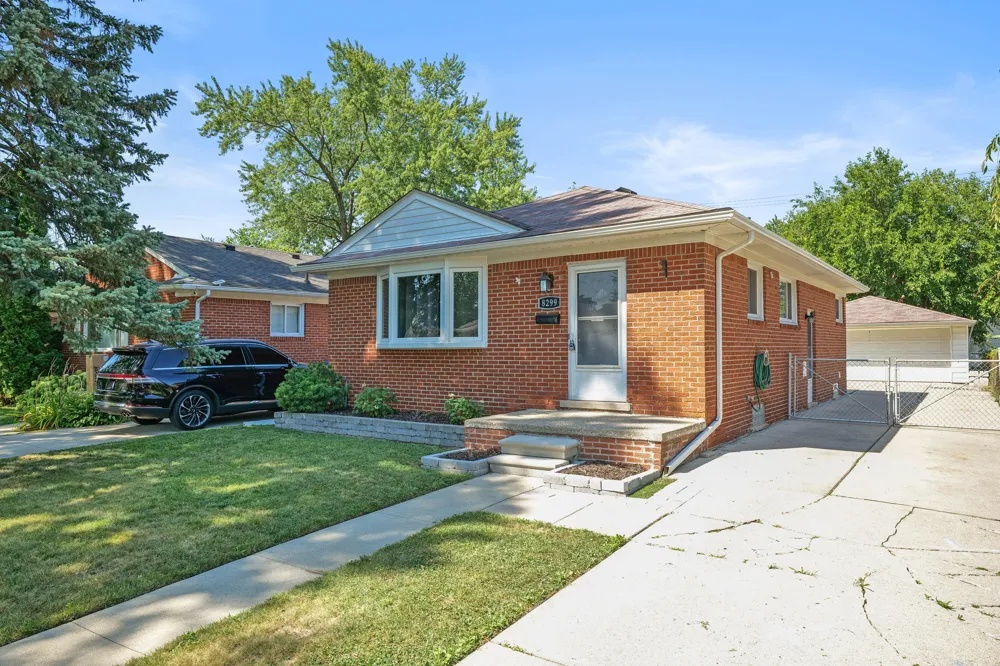 8299 Nightingale Street Dearborn Heights, MI 48127