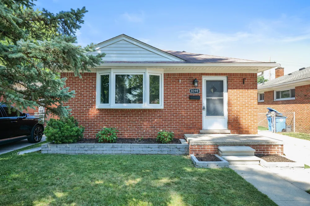 8299 Nightingale Street Dearborn Heights, MI 48127